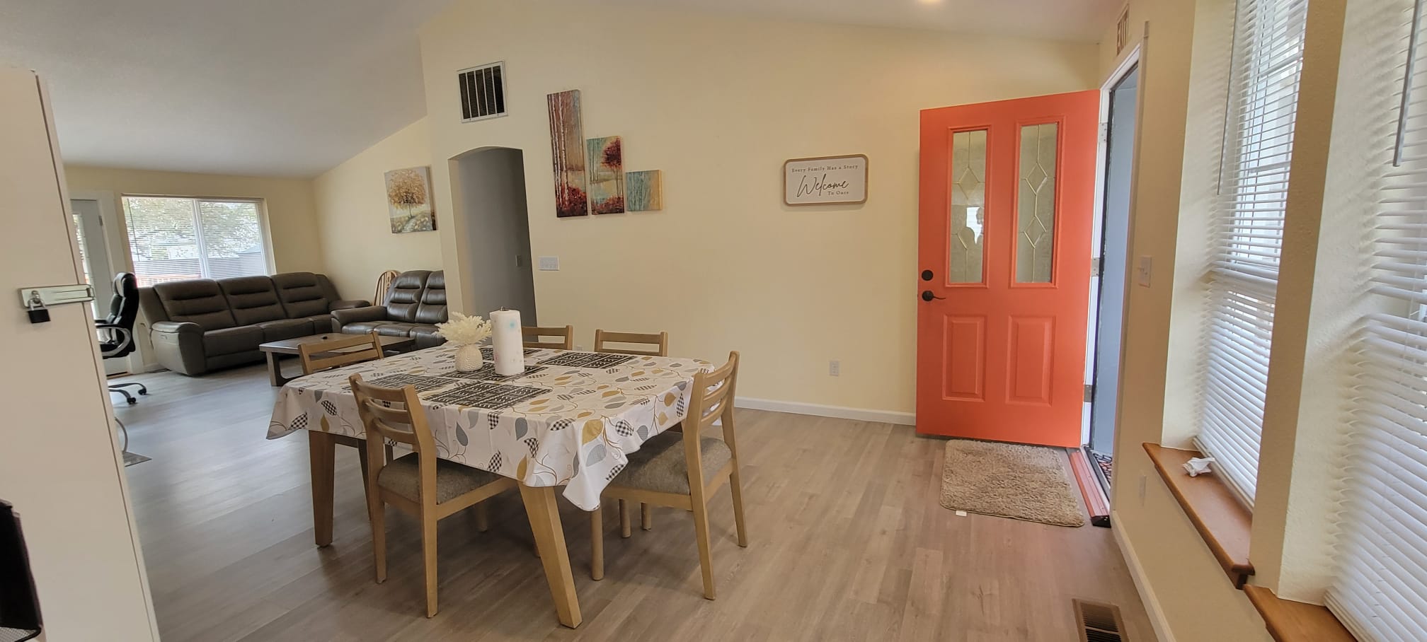 Bright and comfortable living and dining room at Elgon House